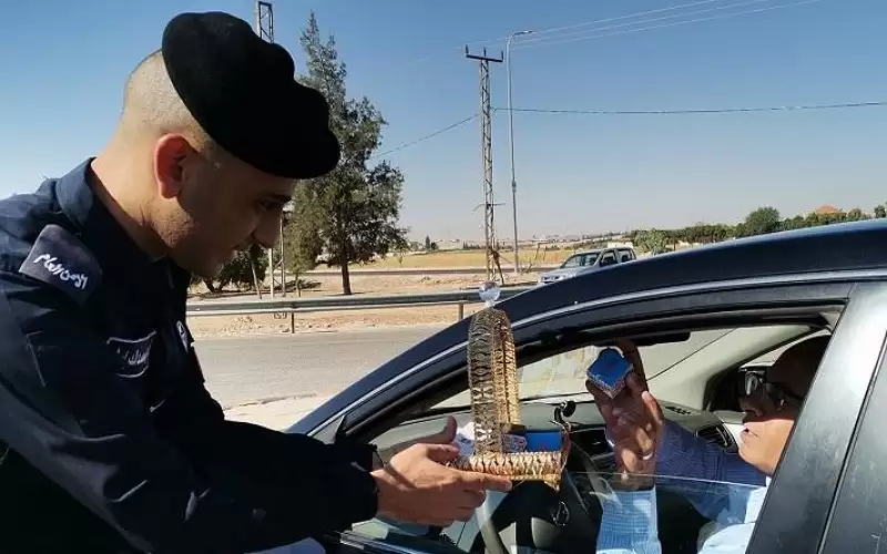 الدوريات الخارجية تهنئ المواطنين بالعيد