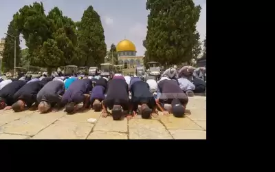 40 ألف مصل يؤدون صلاة الجمعة