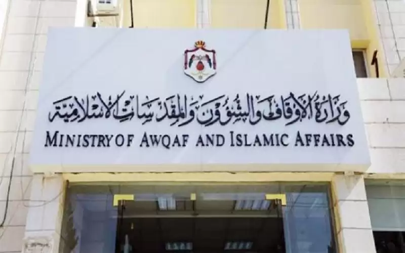 الأوقاف تستبدل حافلة حجاج تعطل بها