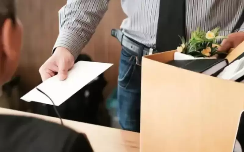 تسبب ابتعاد الموظفين عن مديرهم