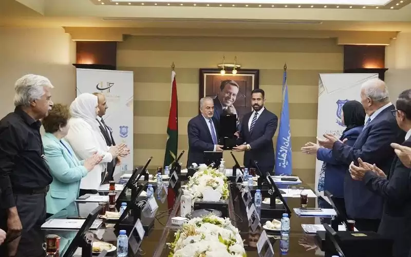 مجلس عمداء جامعة عمان الأهلية يكرم