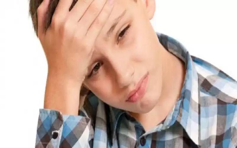 ما أسباب ألم وسط الرأس