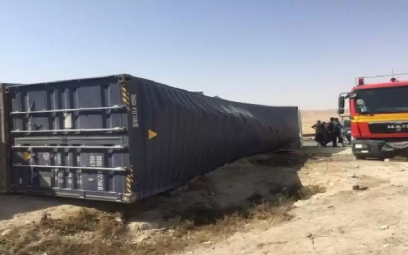 3 اصابات بتدهور مركبة في شارع