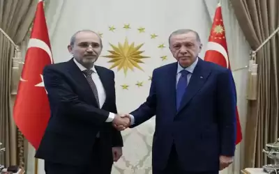 الصفدي ينقل تهاني الملك لأردوغان بإعادة