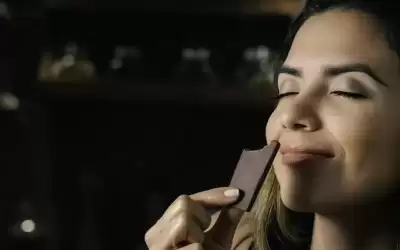 الشوكولاتة تعزز العمر وتحمي من مخاطر