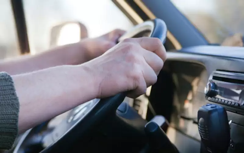 قاد مركبته بتهور.. ضبط سائق مخمور