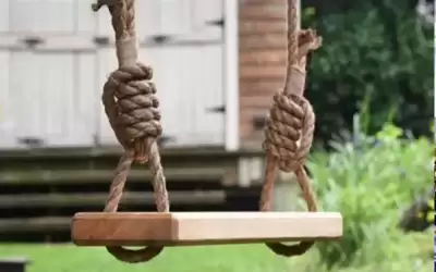 وفاة طفلة خنقا بحبل أرجوحة في