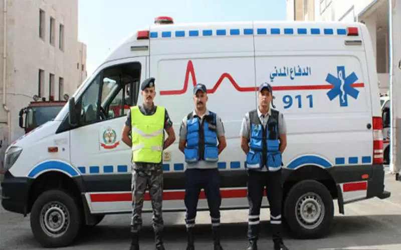 طالبة توجيهي ينقلها الدفاع المدني الى