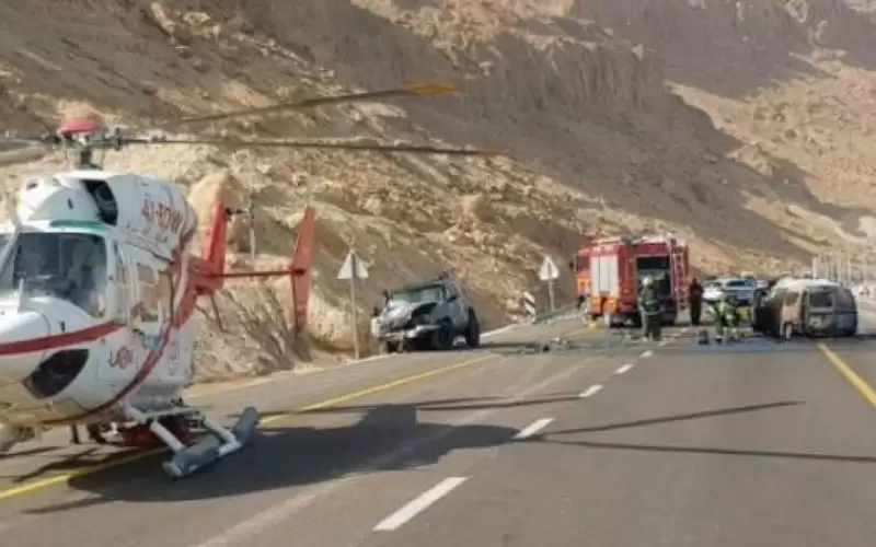 4 إصابات بتصادم مركبتين على طريق