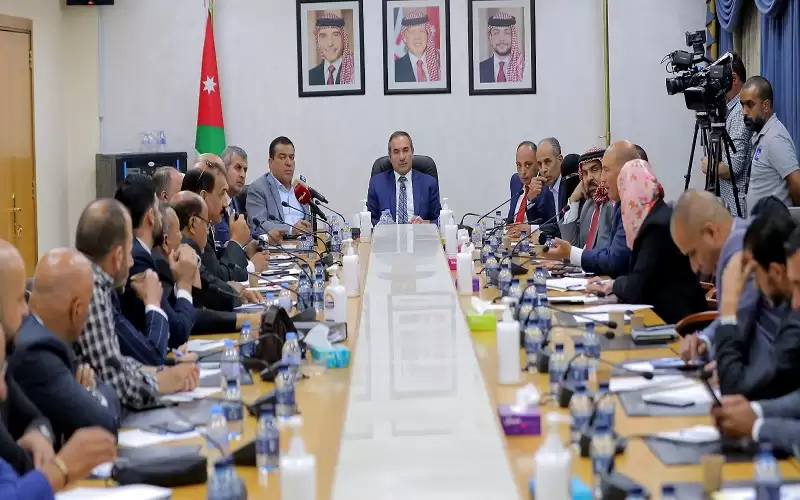 “الطاقة النيابية” تطالب برفع عمولة محطات