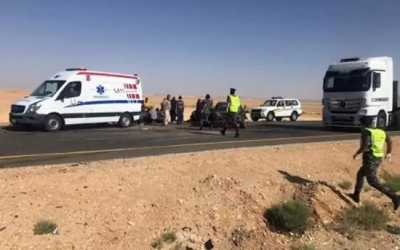 وفاة و10 إصابات بحادث تدهور مركبة