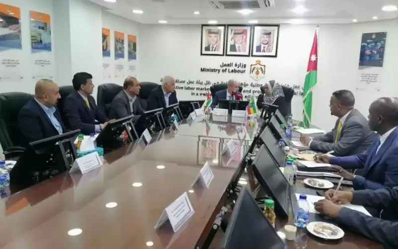 وزير العمل: 33 ألف عامل وعاملة