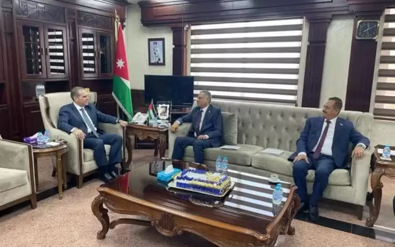 الأردن واليمن يبحثان إطلاق منصة إلكترونية