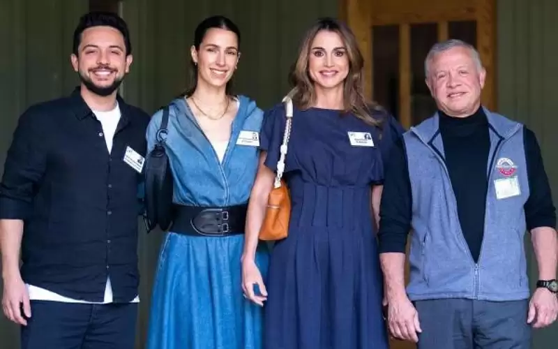 الملكة تنشر صورا للملك وولي العهد