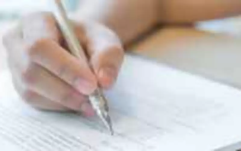 التربية تنفي محاولة انتحار طالبة توجيهي