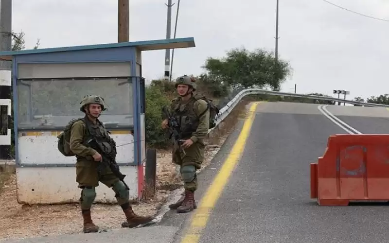 الاحتلال يعتقل 6 فلسطينيين من الخليل