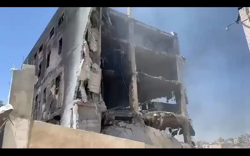 انهيار اجزاء من مصنع الاسفنج بفعل