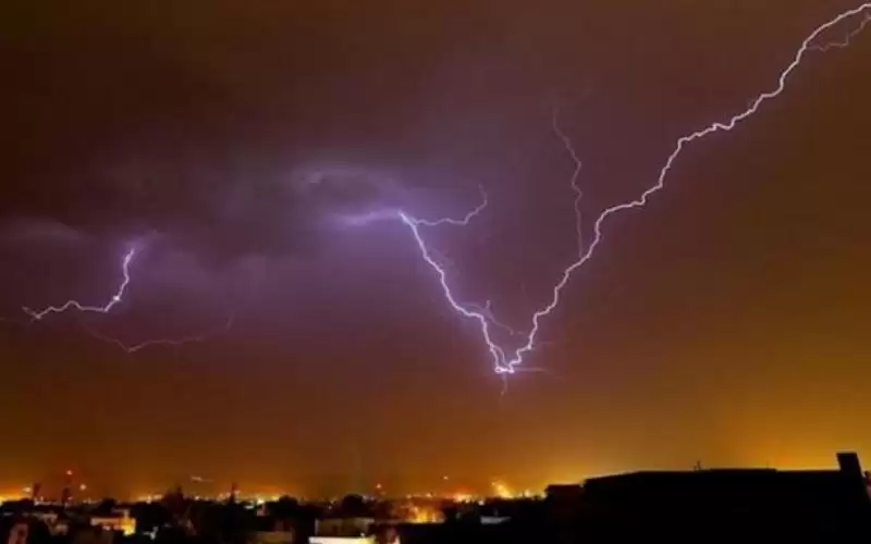 مصرع 10 أشخاص جراء صواعق البرق