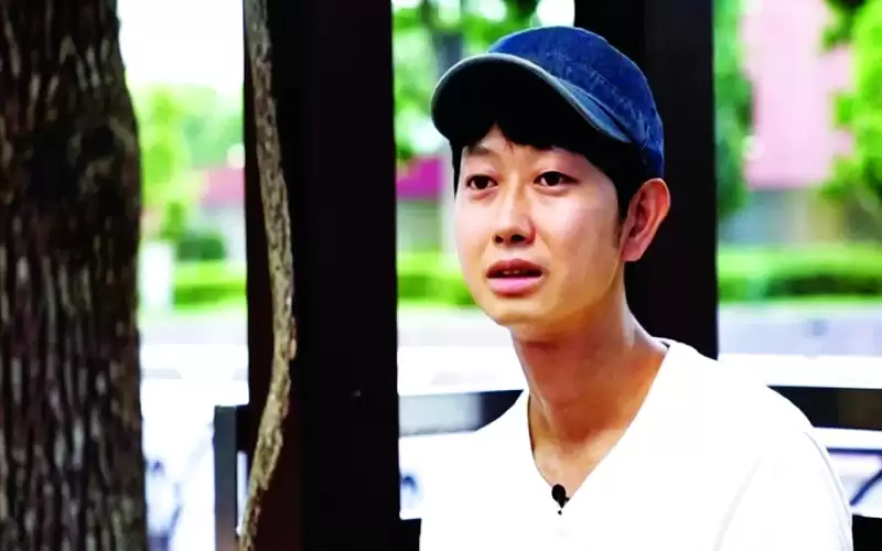 ياباني يستثمر موهبته في فعل لا