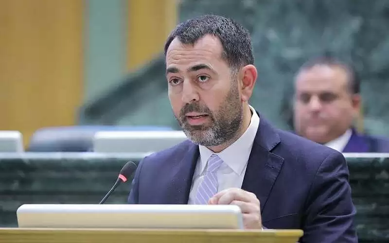 النائب العتوم عن نقاش المشاريع: سلق