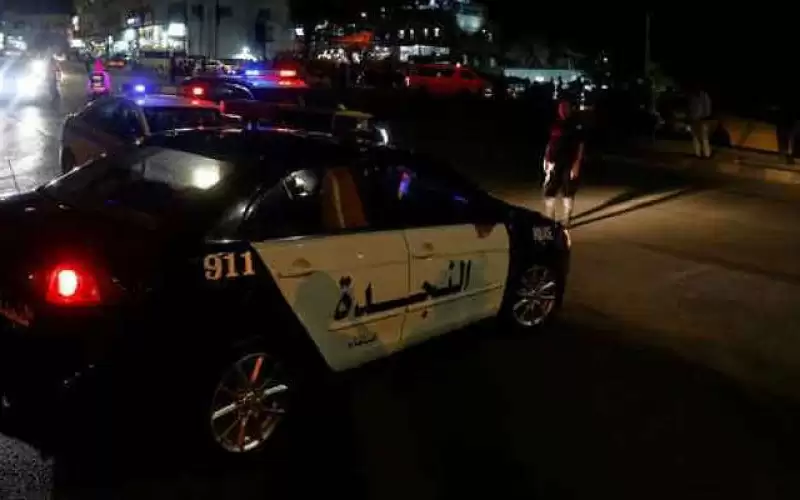 سلب بقالة والاعتداء على مالكها بأداة