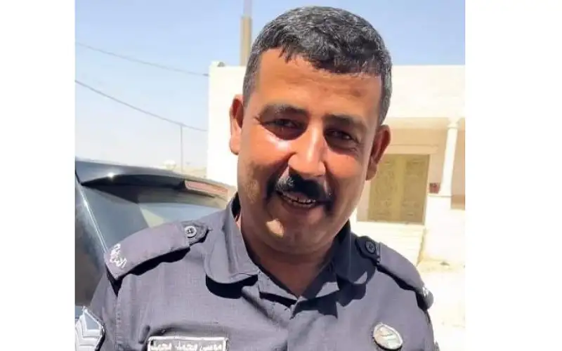 رفض الوقوف.. سائق يدهس رقيب سير