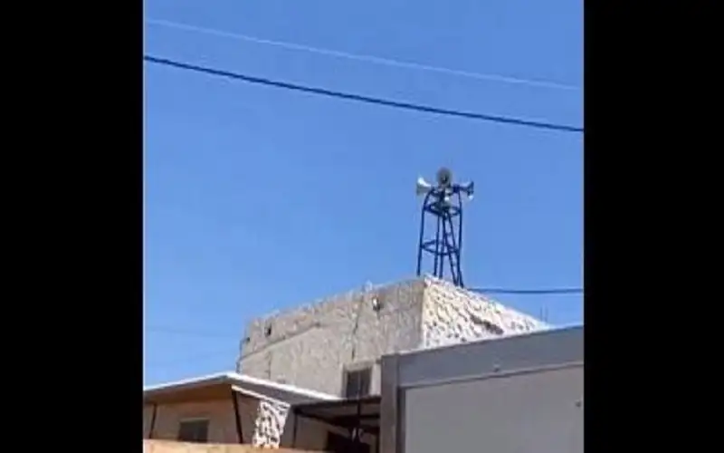 ضبط شخص استخدم مكبرات صوت مسجد