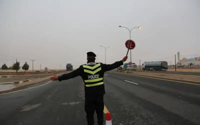 ضبط حدث يقود مركبة تريلا على