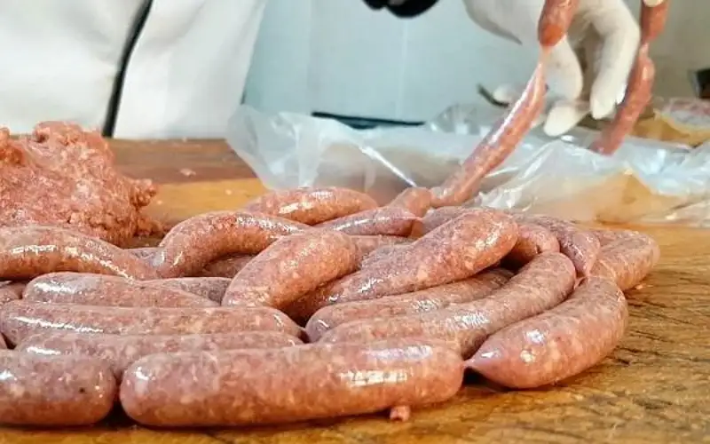 توقيف صاحب محل في الرمثا يستخدم