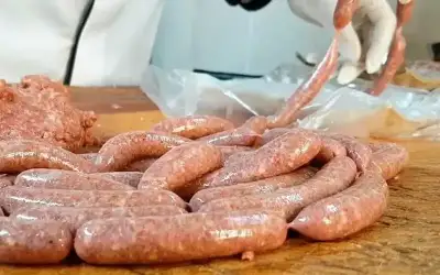 توقيف صاحب محل في الرمثا يستخدم