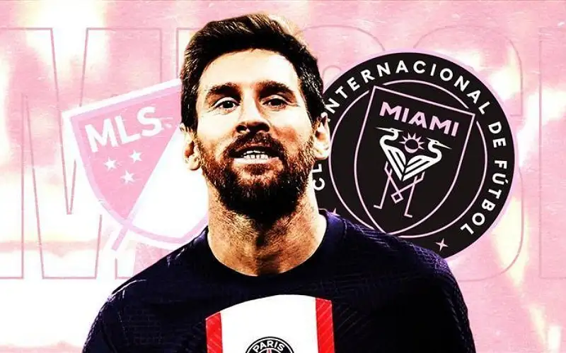 ميسي يمد يد المساعدة لزميله بإنتر