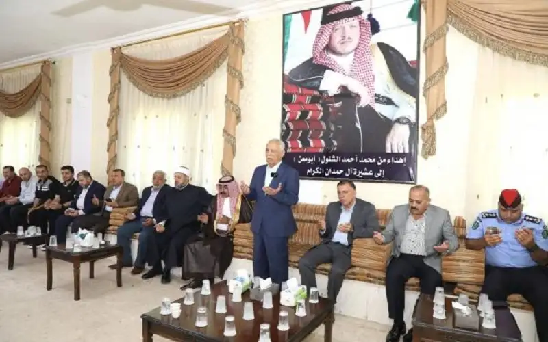 مندوبا عن الملك .. العيسوي يعزي