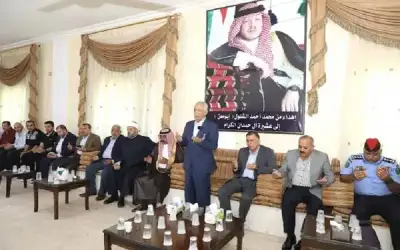مندوبا عن الملك .. العيسوي يعزي