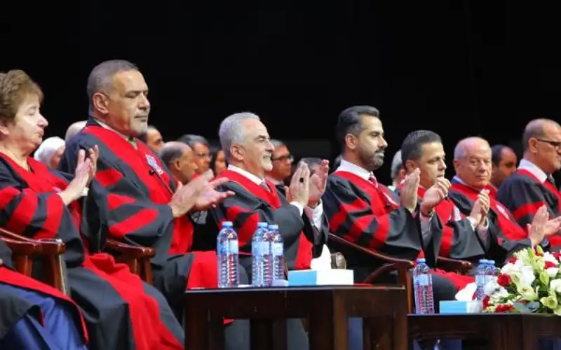 أ.د.حمدان يرعى احتفال اليوم الاول لجامعة