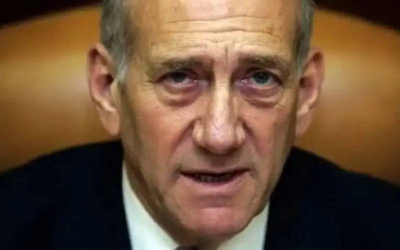 أولمرت: إسرائيل تغوص في حرب أهلية