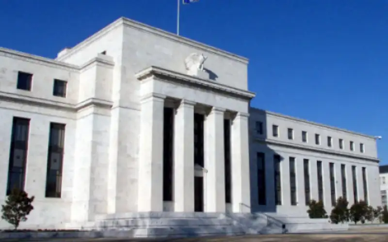 توقعات برفع اسعار الفائدة من قبل