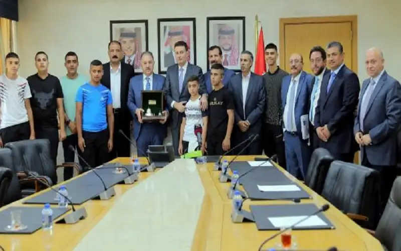 الصفدي يستقبل وفدا من أبناء شهداء