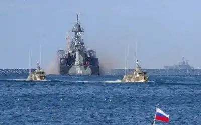 الدفاع البريطانية: الأسطول الروسي غير تمركزه
