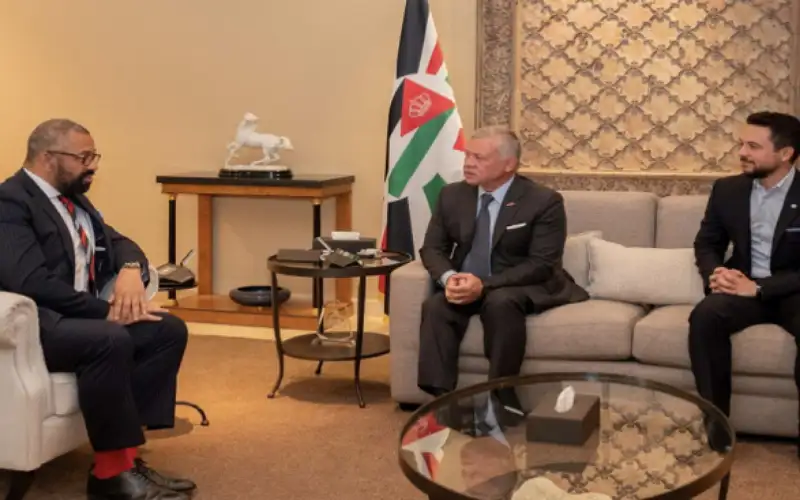 الملك وولي العهد يستقبلان وزير الخارجية