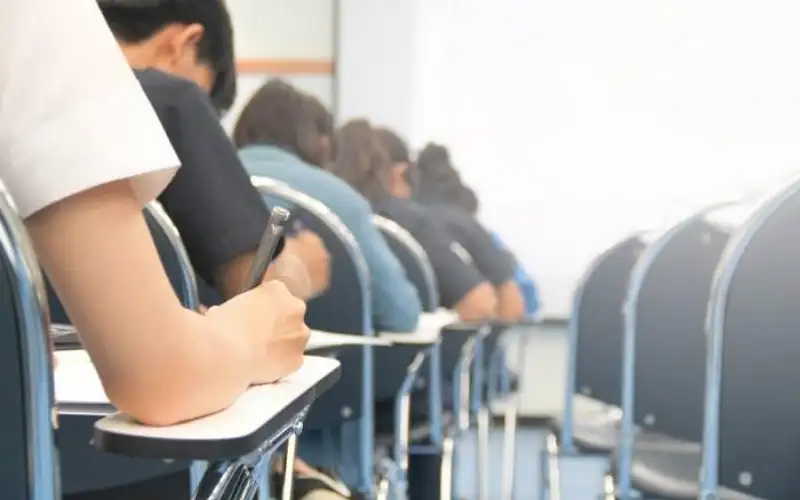 طلبة الشامل يبدون ارتياحا لمستوى الامتحان