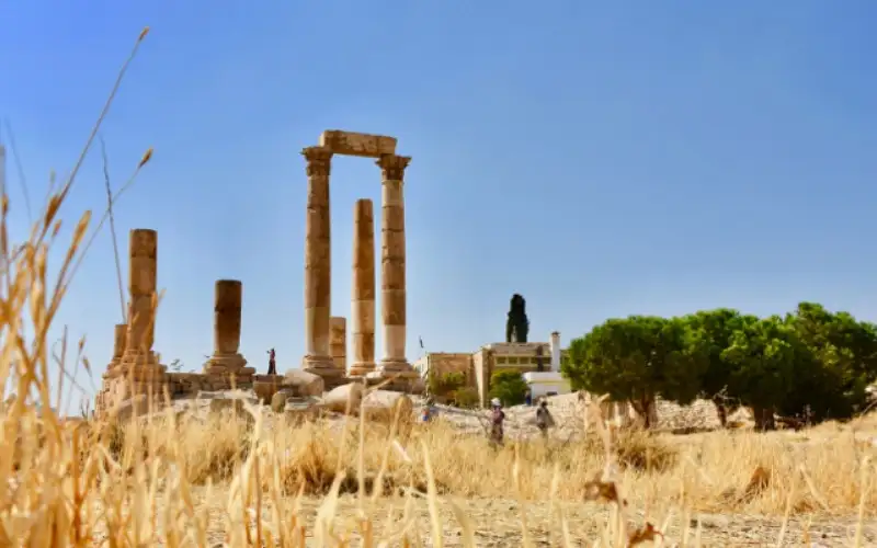 أجواء حارة نسبيا في أغلب المناطق