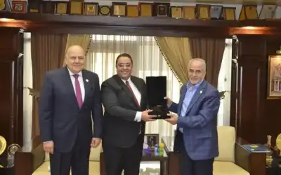 عمان الأهلية تستقبل وفدا من معهد