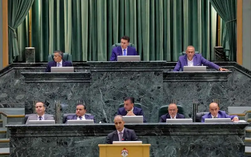 هل يحاسب النواب رئيسهم على خرق