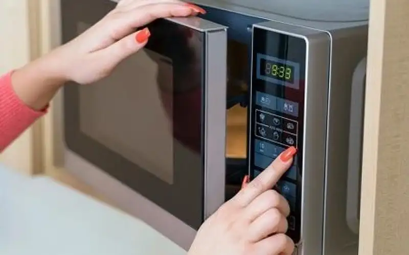 أخطاء خطيرة عند وضع الطعام في