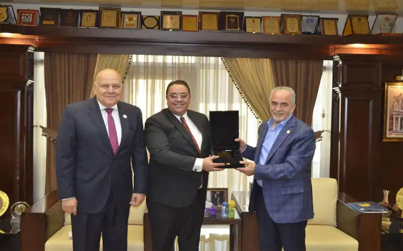عمان الأهلية تستقبل وفدا من معهد