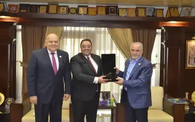 عمان الأهلية تستقبل وفدا من معهد