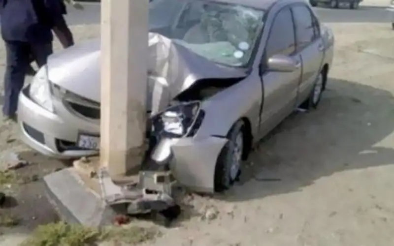 تدهور مركبة يتسبب بازدحام مروري خانق