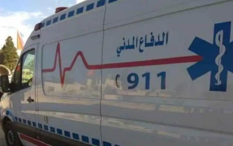 3 اصابات بتدهور مركبة على طريق