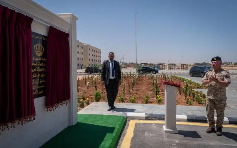 الملك يفتتح مدينة الشيخ خليفة بن