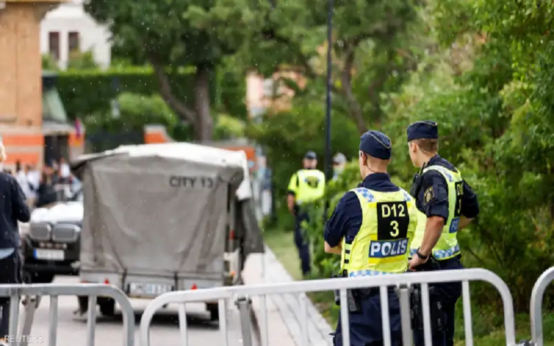 إحراق صفحات من المصحف أمام البرلمان